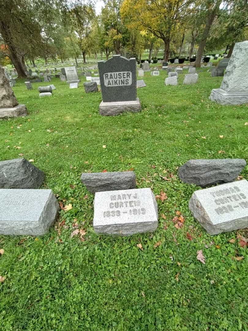 Mary J. Curteis's grave. Photo 1