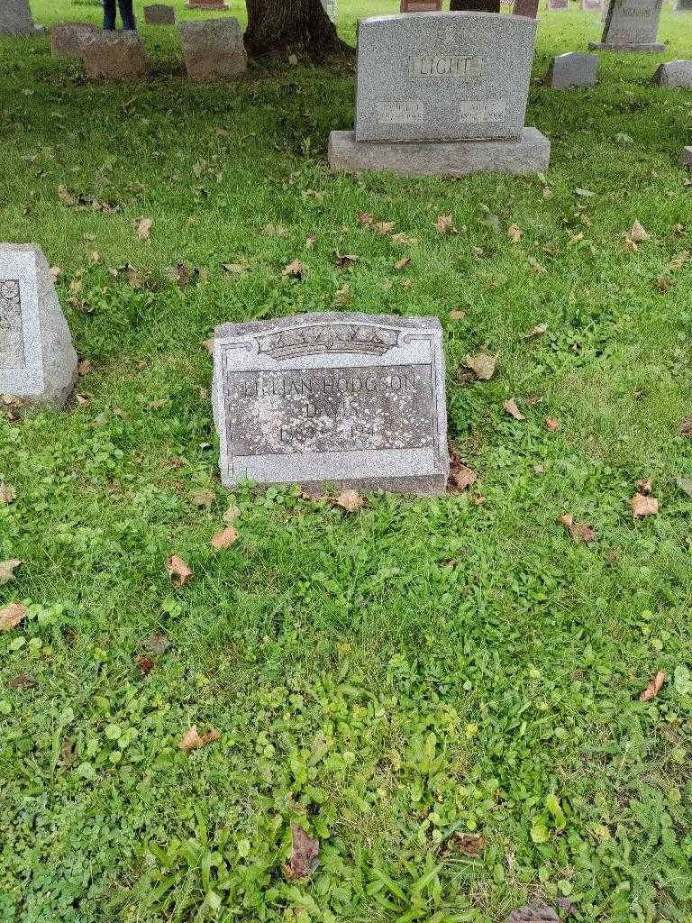 Lillian Hodgson Davis's grave. Photo 1