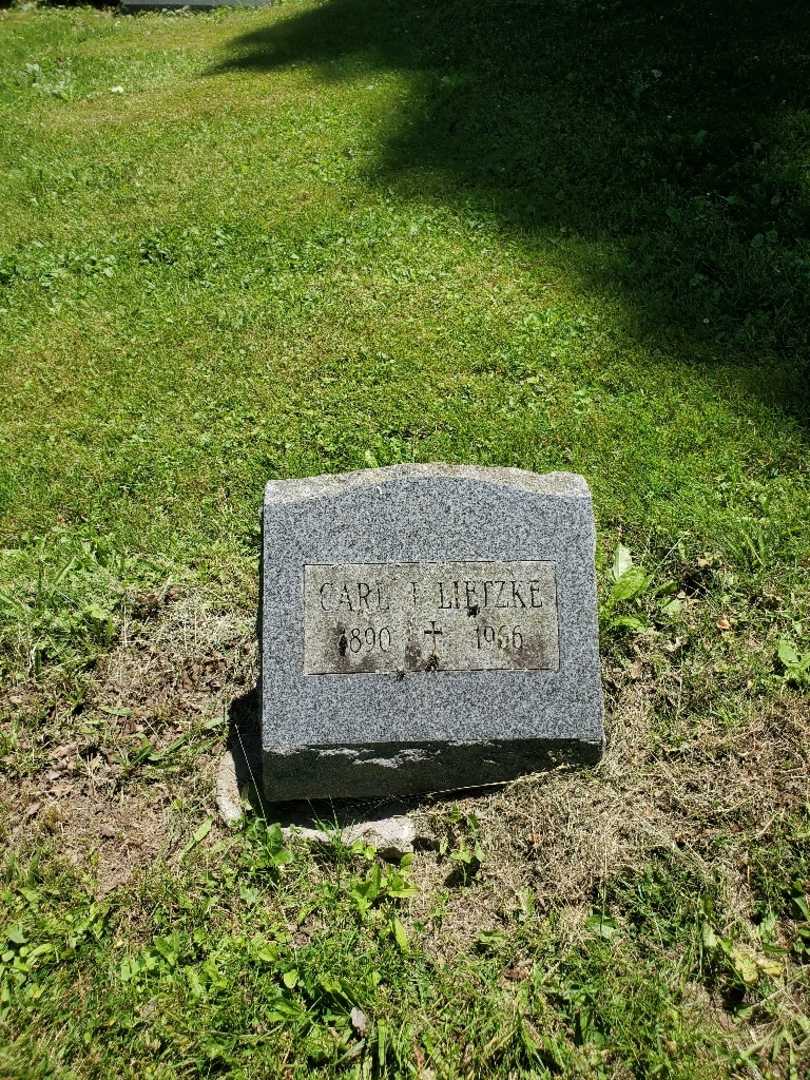 Carl J. Lietzke's grave. Photo 2