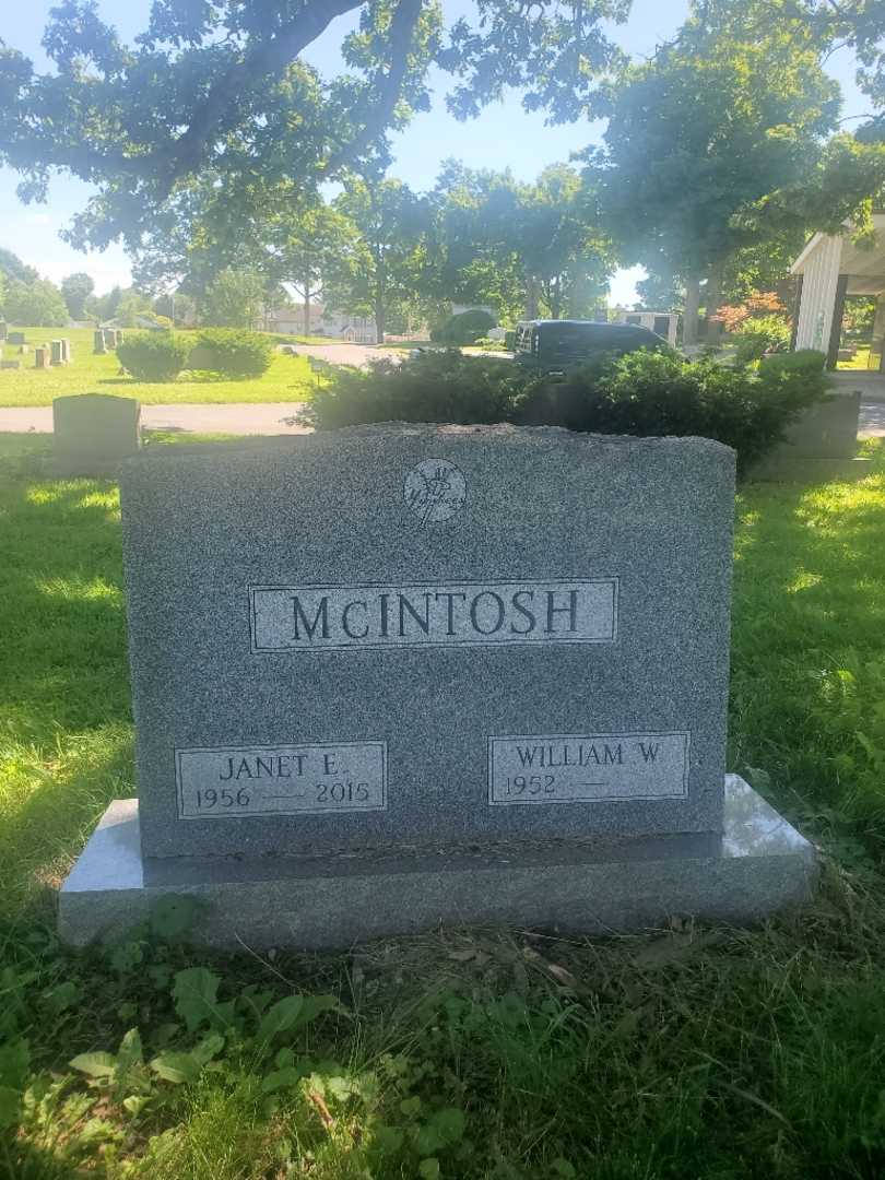 Janet E. McIntosh's grave. Photo 2