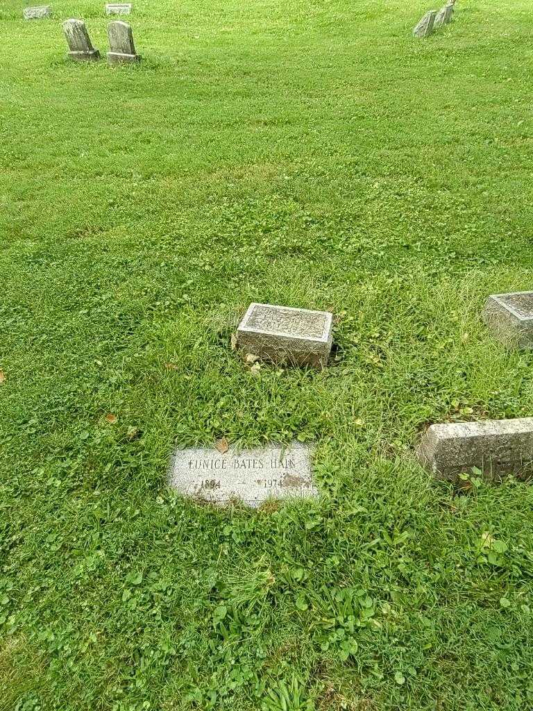 Eunice Bates Congdon Ashes Hain's grave. Photo 1