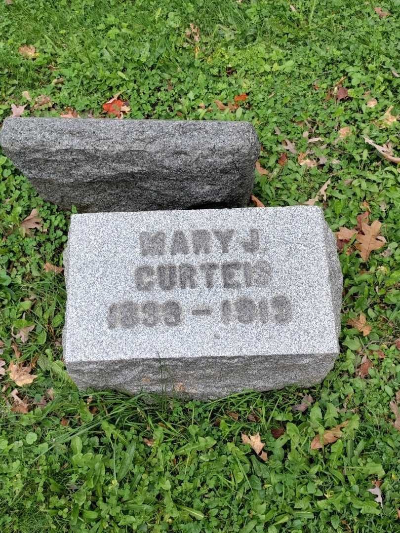 Mary J. Curteis's grave. Photo 2