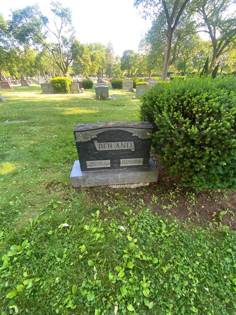 Helen Boland Haas's grave. Photo 1