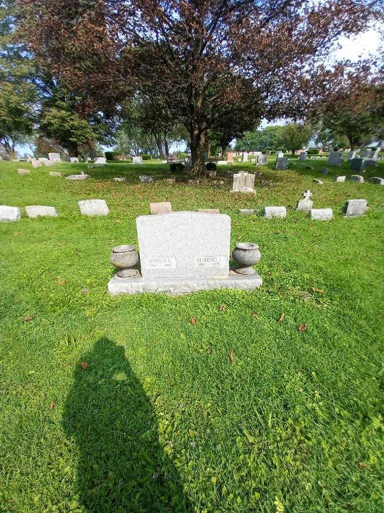 Clarence E. Alpeter's grave. Photo 2