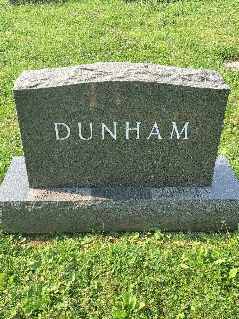 Anna H. Dunham's grave. Photo 2