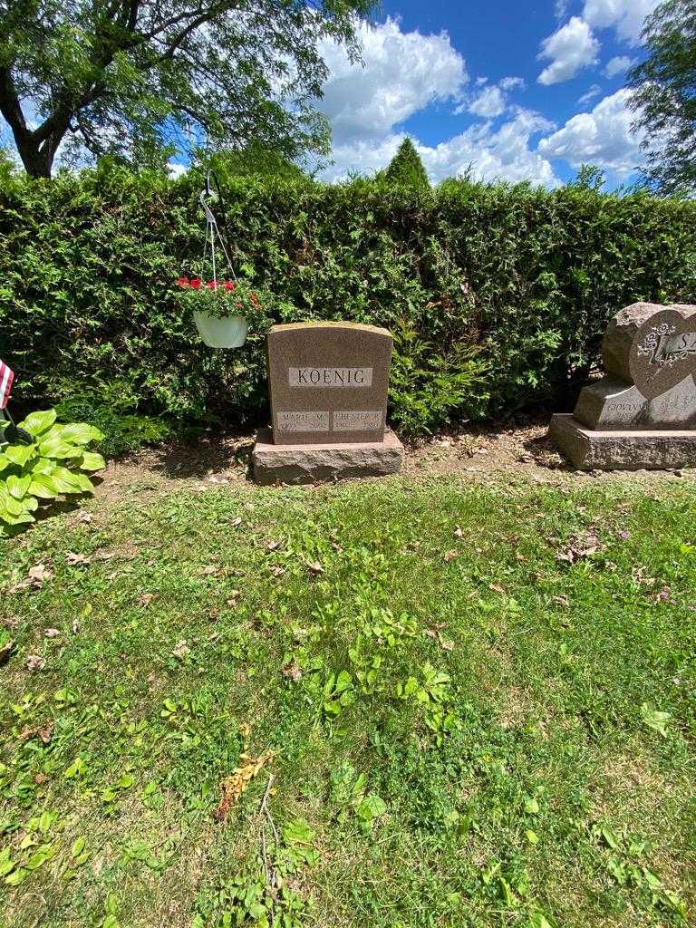 Marie M. Koenig's grave. Photo 1