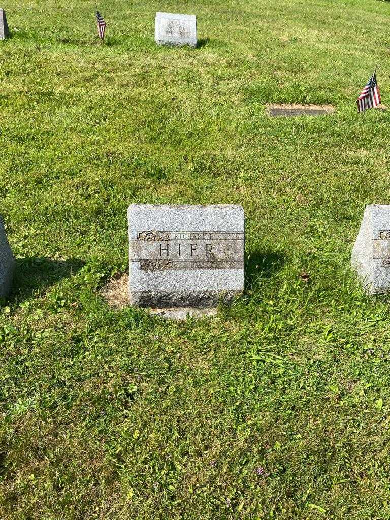 Richard H. Hier's grave. Photo 2