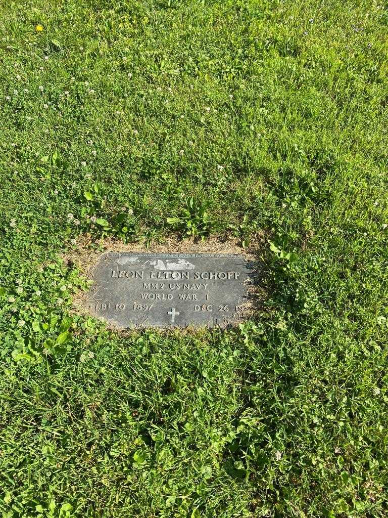 Leon E. Schoff's grave. Photo 4