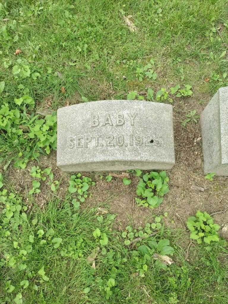 Baby Infant Smith's grave. Photo 2