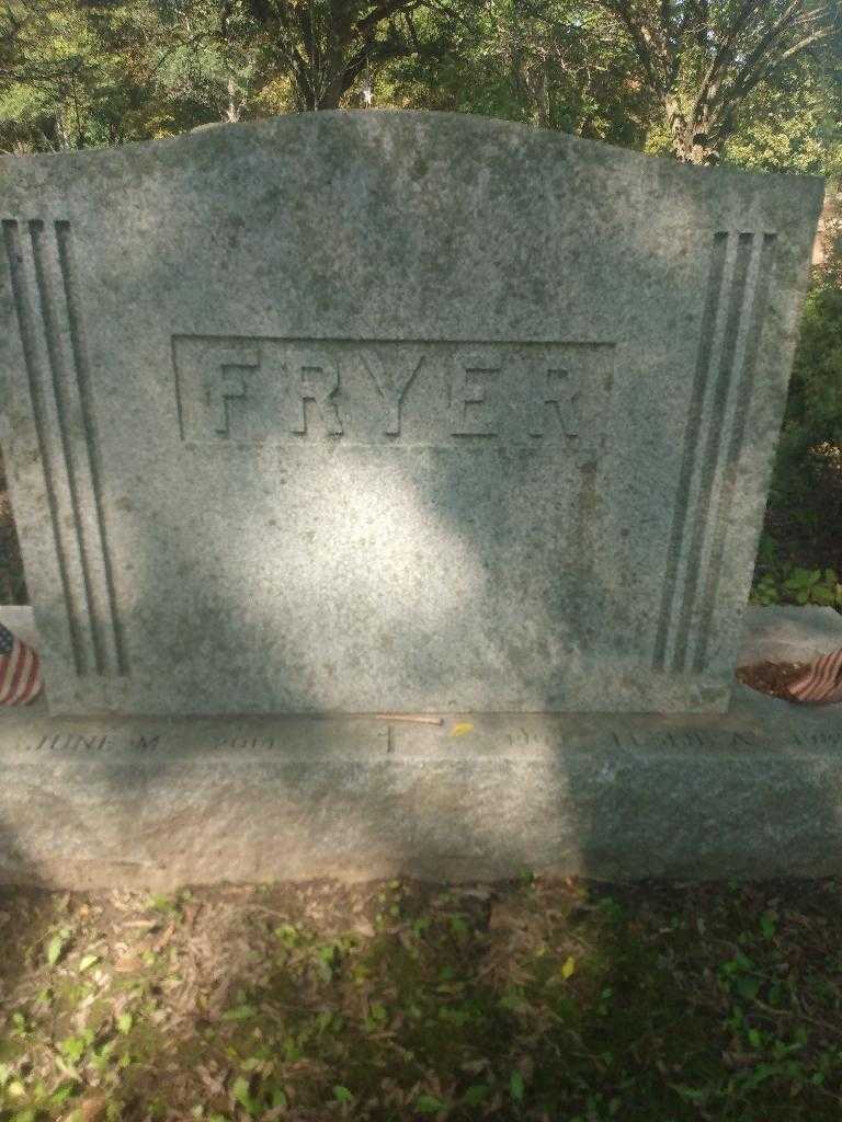 Leslie A. Fryer's grave. Photo 2