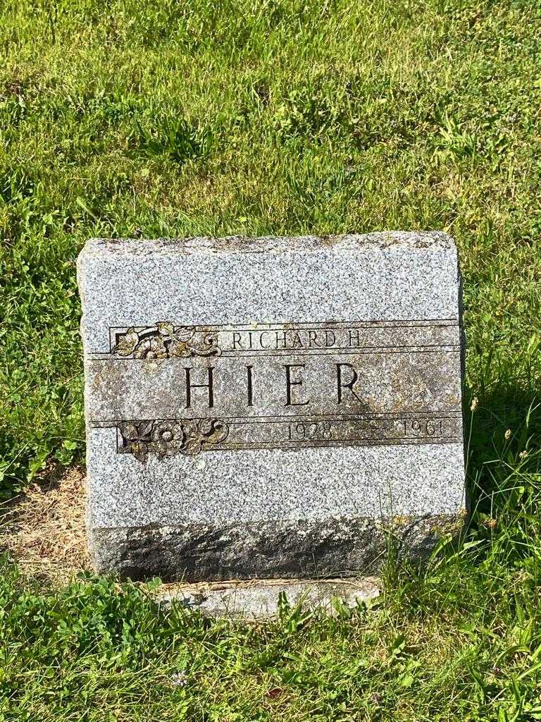 Richard H. Hier's grave. Photo 3