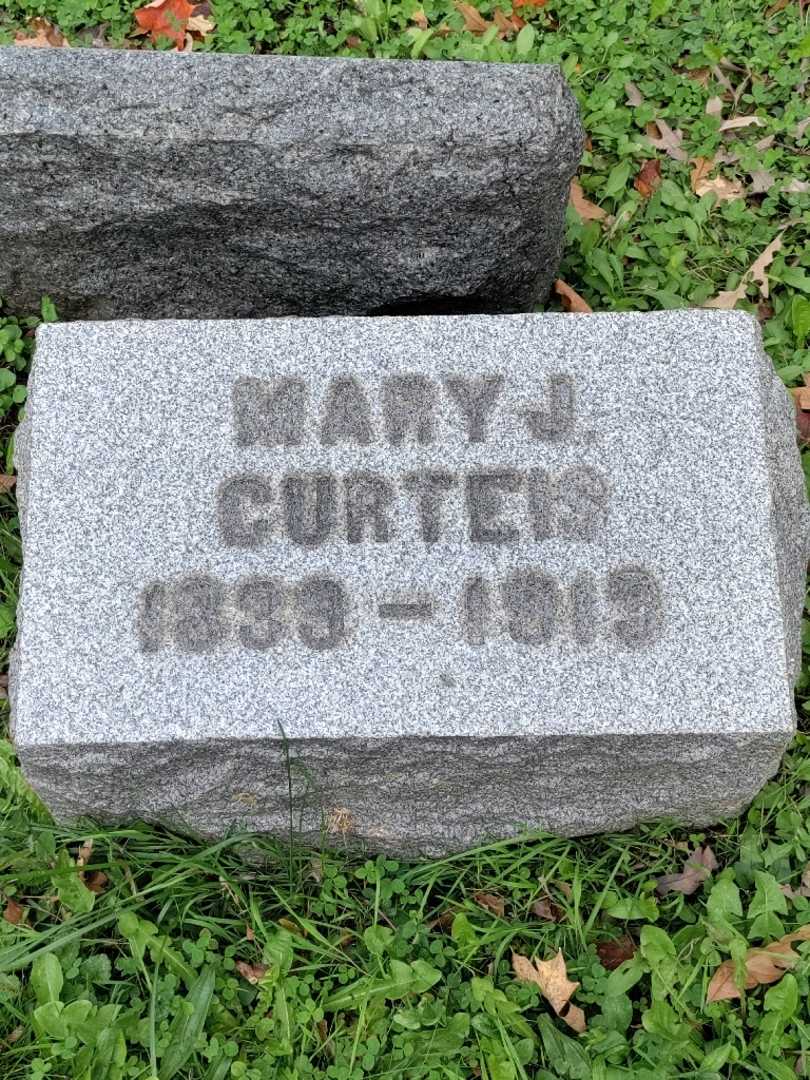 Mary J. Curteis's grave. Photo 3