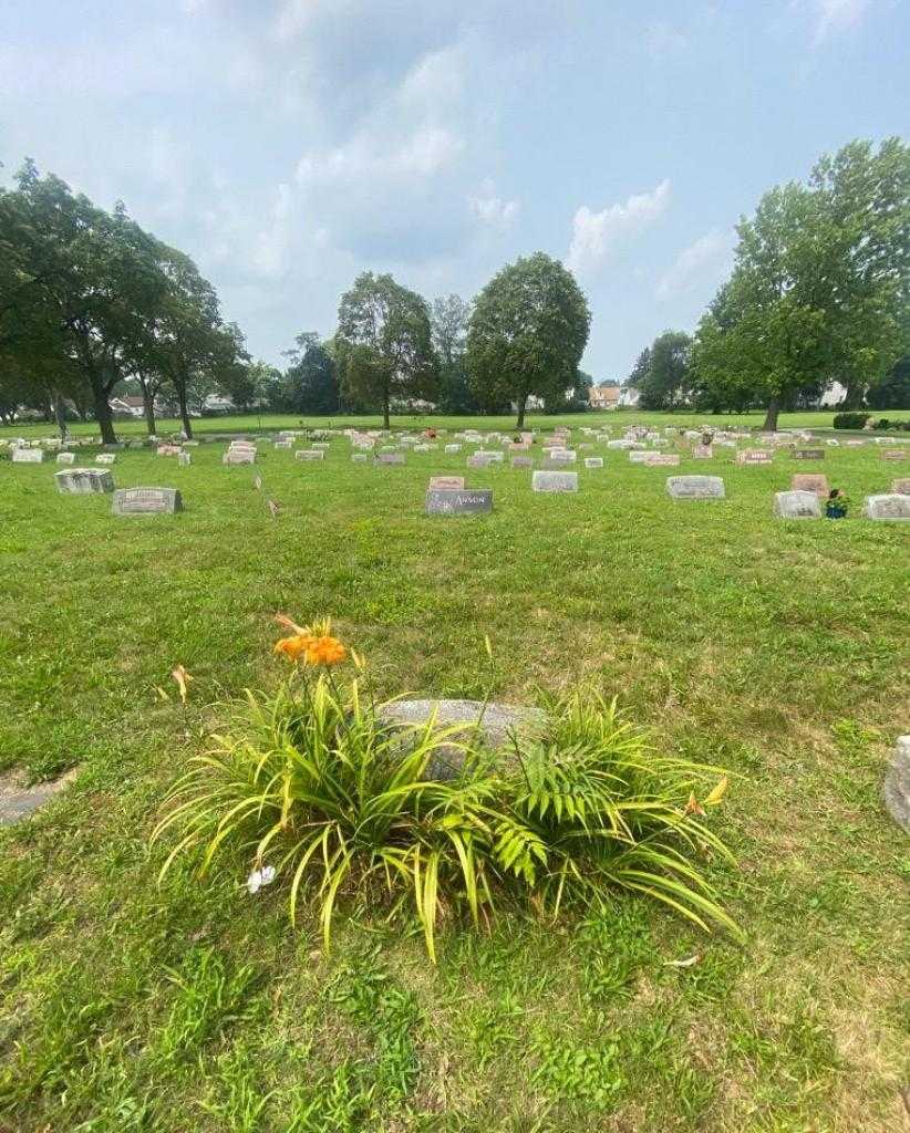 Leona O'Mara's grave. Photo 2