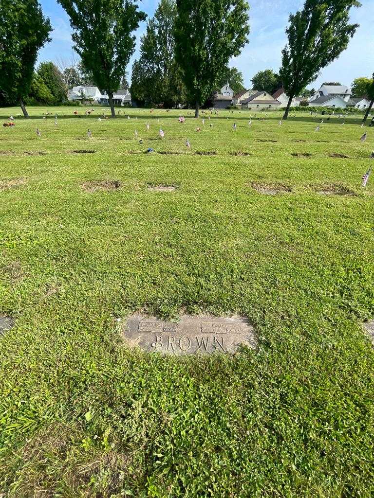 Fred L. Brown's grave. Photo 1