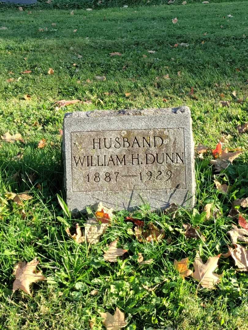 William H. Dunn's grave. Photo 3