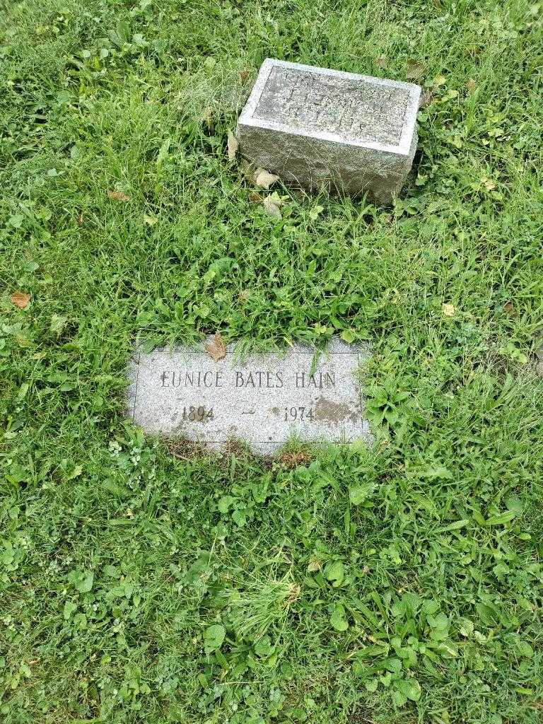 Eunice Bates Congdon Ashes Hain's grave. Photo 2