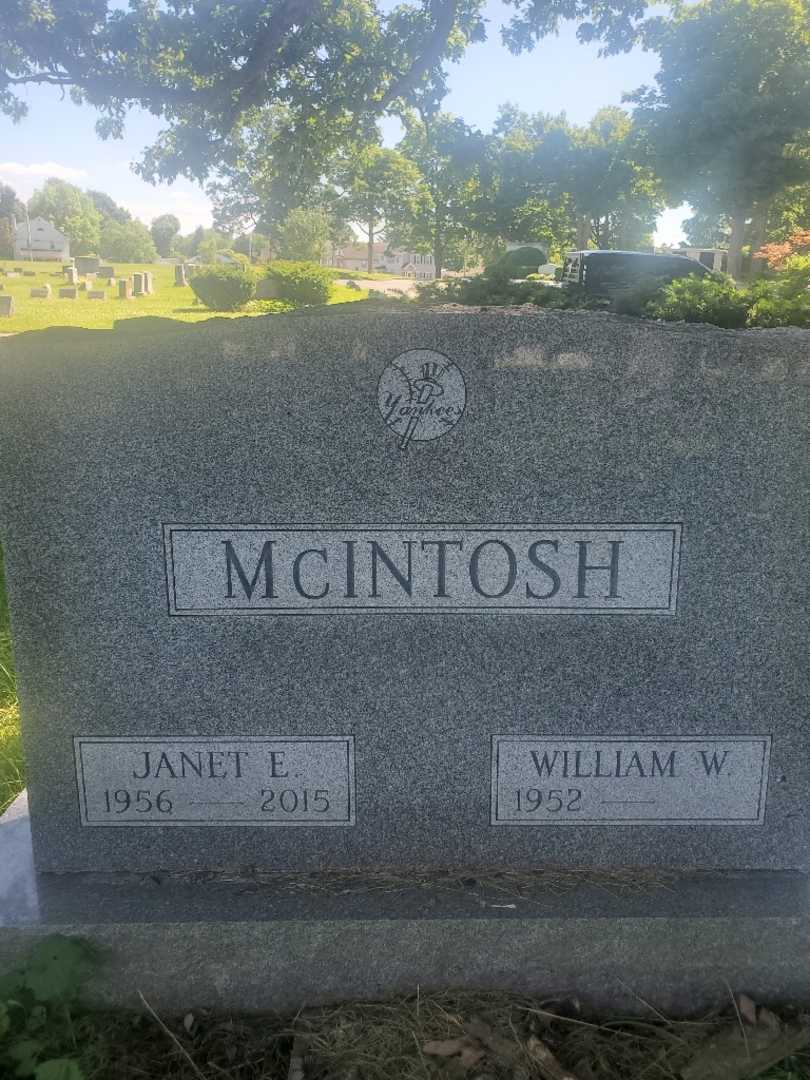 Janet E. McIntosh's grave. Photo 3