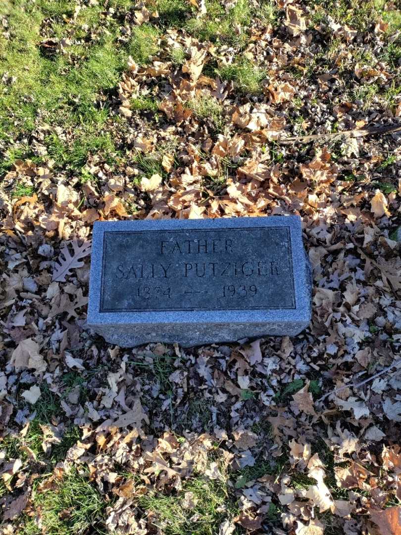 Sally Putziger's grave. Photo 2