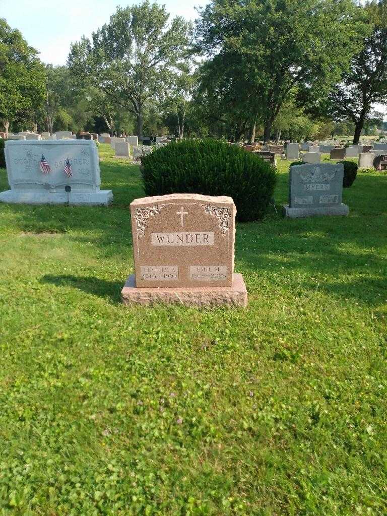 Lucille A. Wunder's grave. Photo 1
