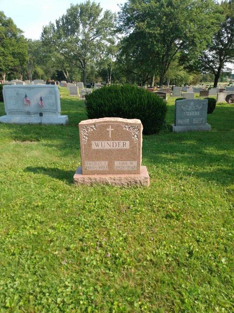 Emil M. Wunder's grave. Photo 1