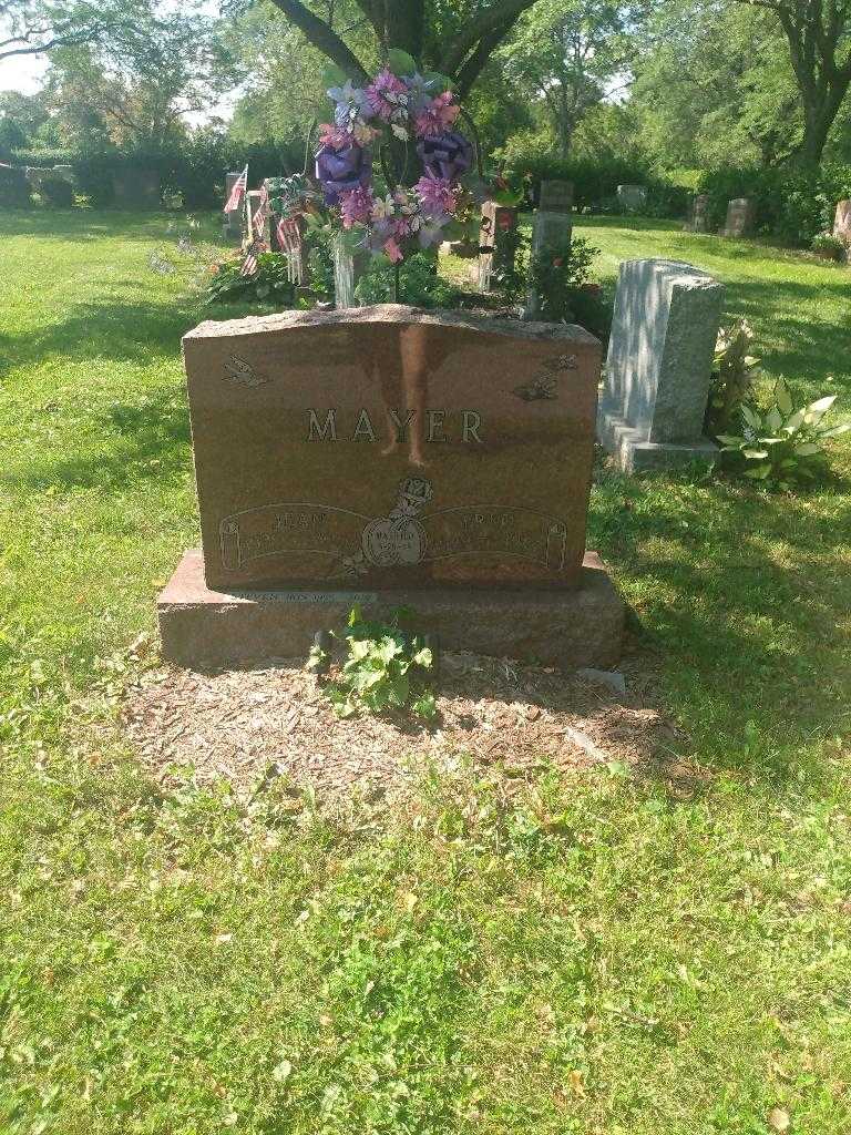 Fred Mayer's grave. Photo 1