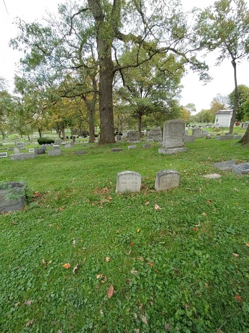George M. Woolever's grave. Photo 1