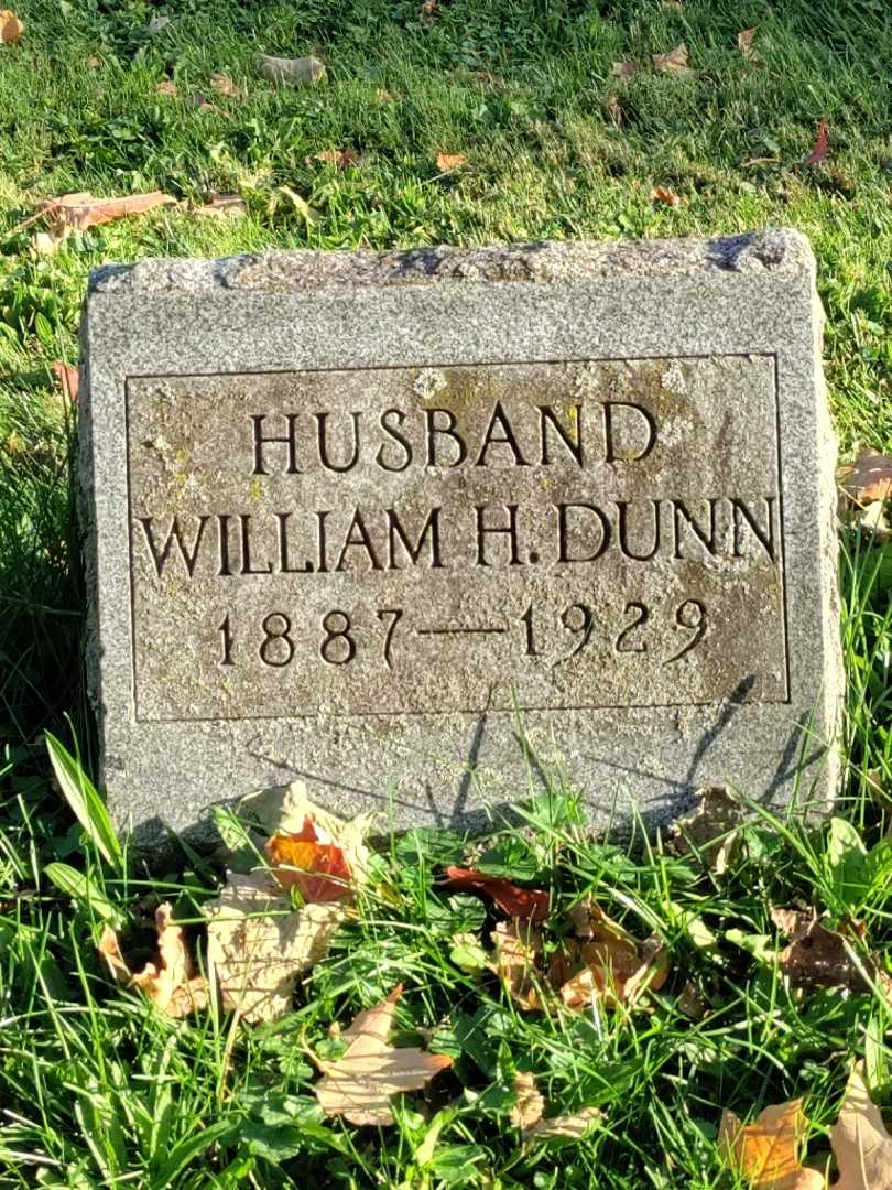 William H. Dunn's grave. Photo 4