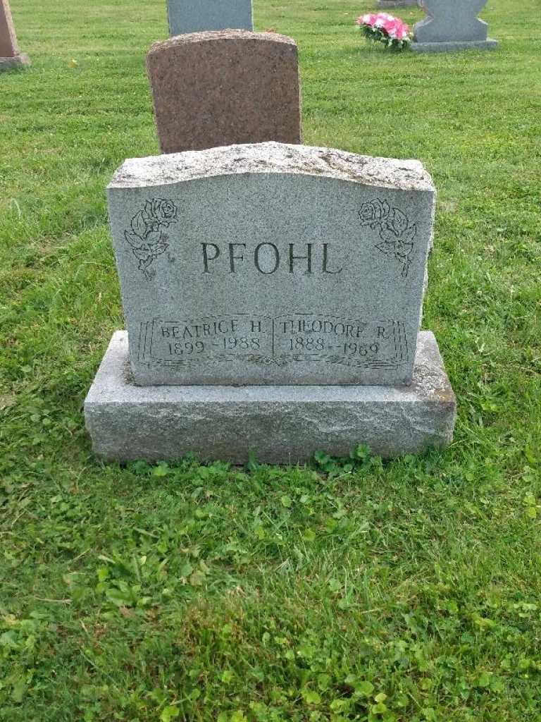 Theodore R. Pfohl's grave. Photo 3