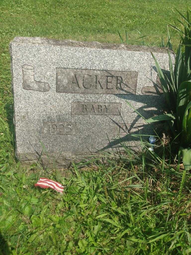 Baby Acker's grave. Photo 2