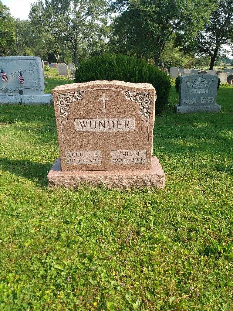 Emil M. Wunder's grave. Photo 2