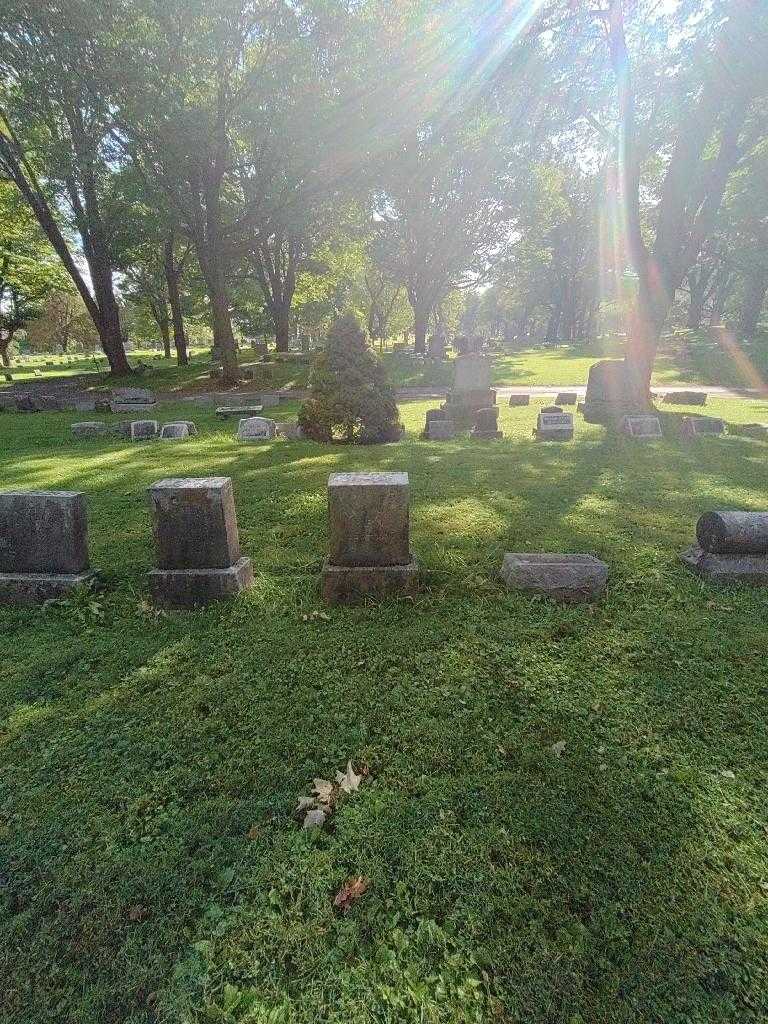 Lucinda Parst's grave. Photo 1