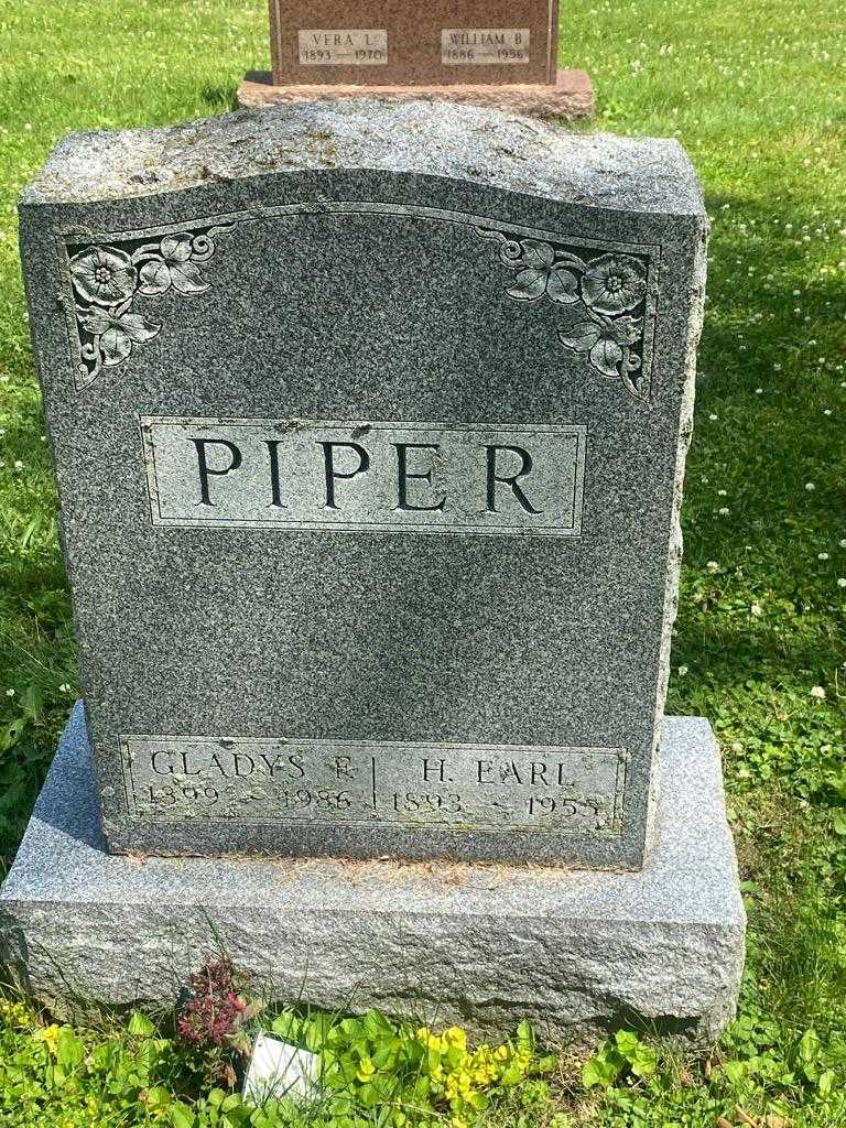 Gladys F. Piper's grave. Photo 3