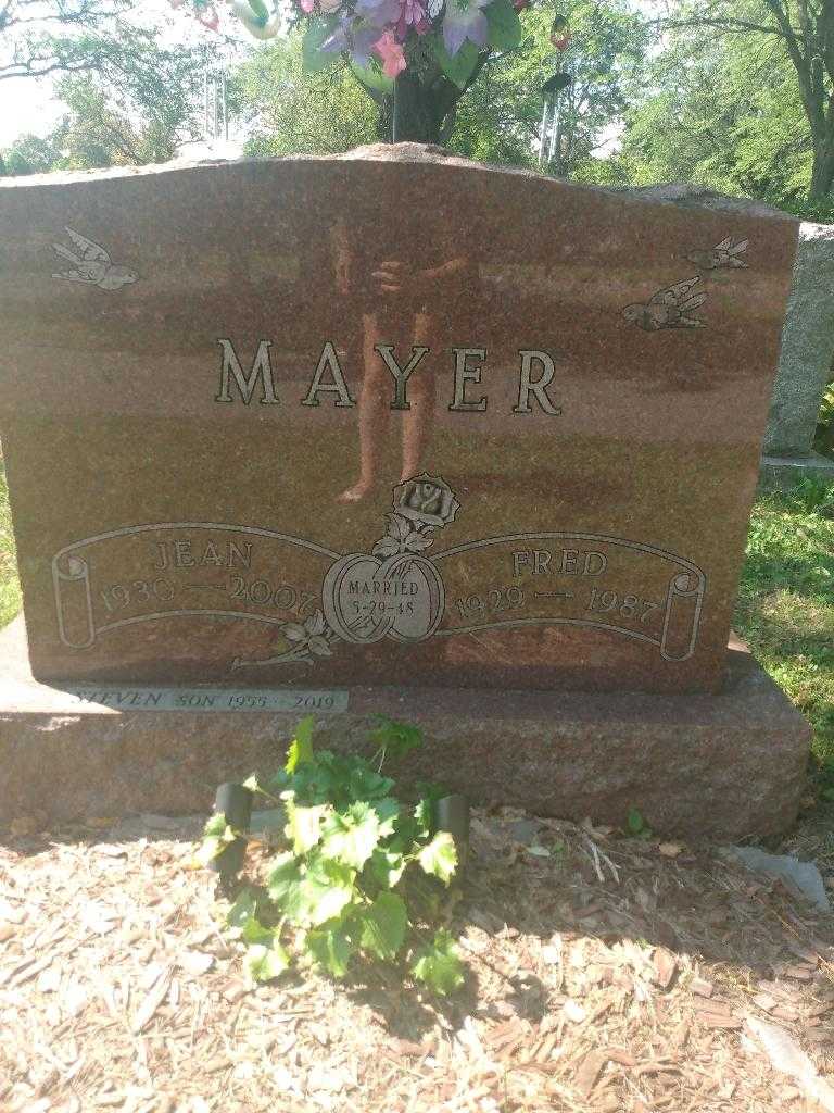Fred Mayer's grave. Photo 2