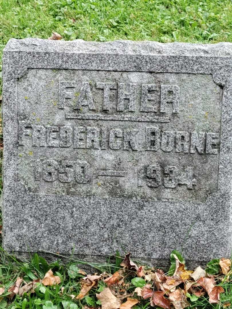 Frederick Borne's grave. Photo 3