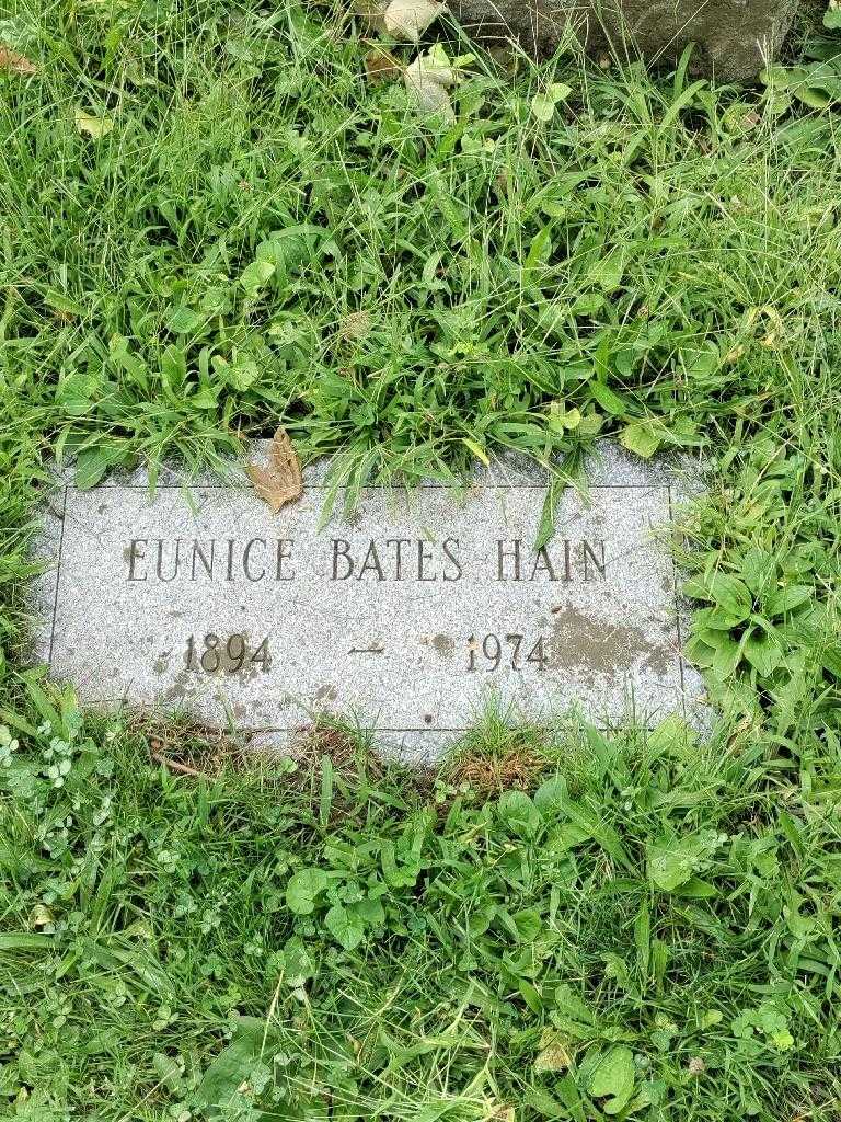 Eunice Bates Congdon Ashes Hain's grave. Photo 3