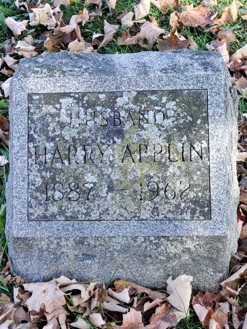 Harry Applin's grave. Photo 3