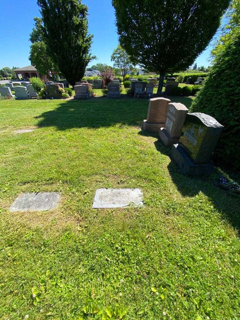 Ellen M. Resch's grave. Photo 1