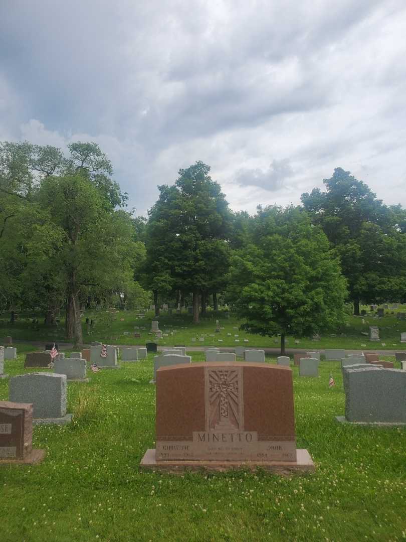 John Minetto's grave. Photo 1