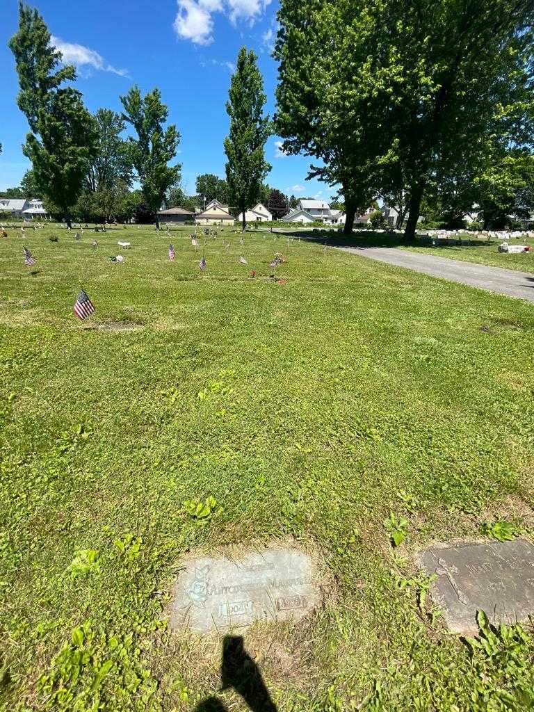 Antoinette Manfuria's grave. Photo 2