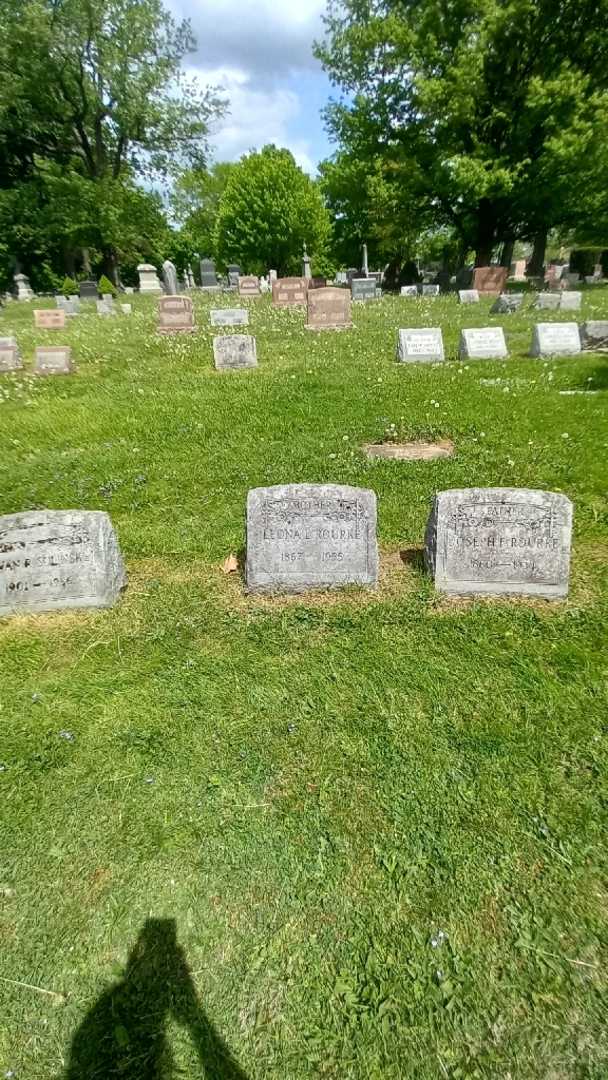 Leona L. Rourke's grave. Photo 2
