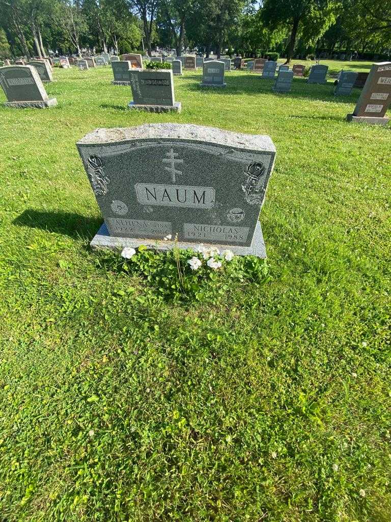 Nicholas Naum's grave. Photo 1