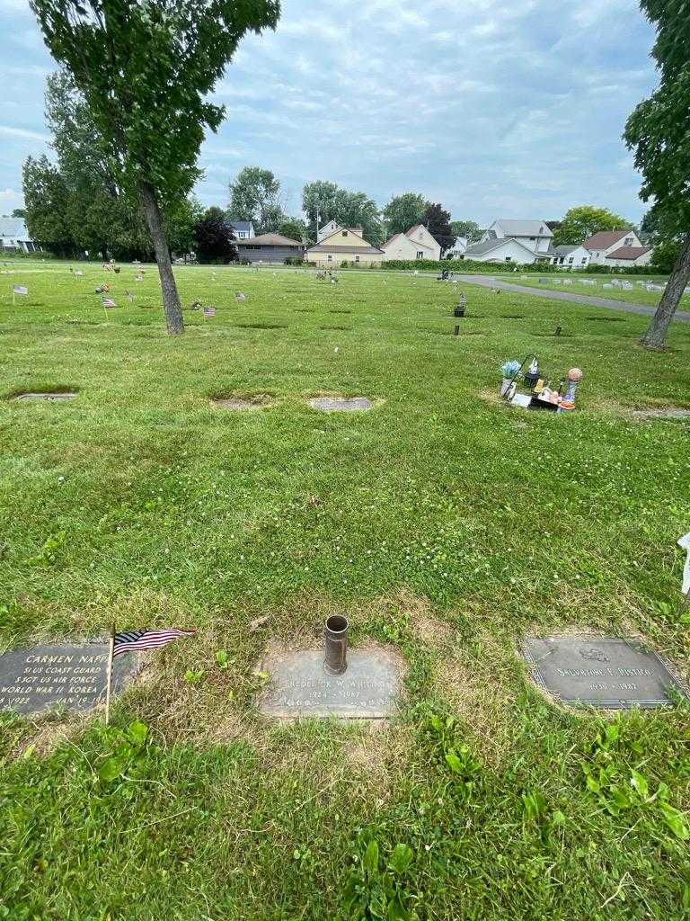 Frederick W. Whiting's grave. Photo 1