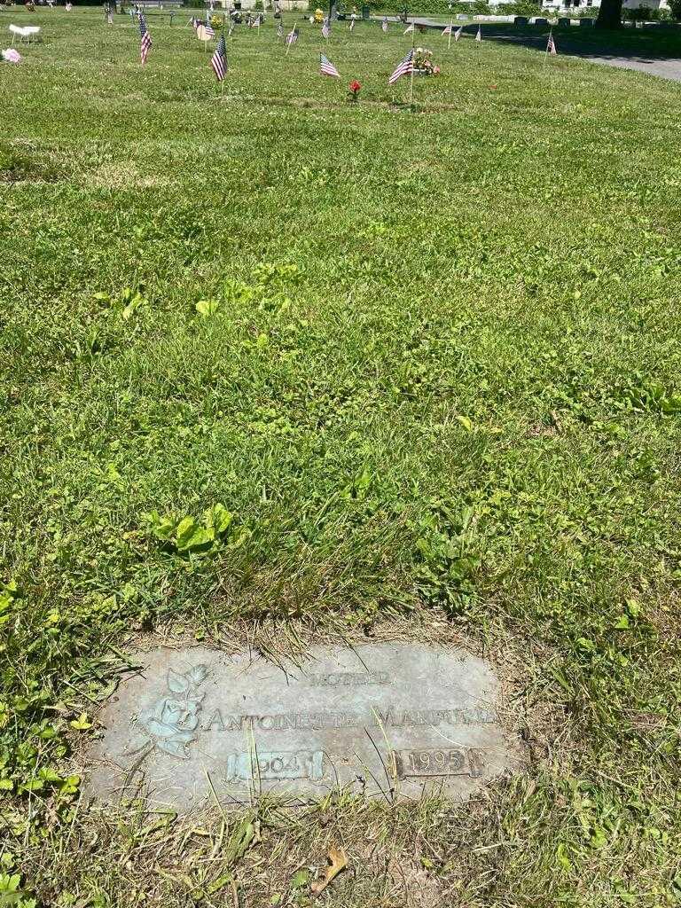 Antoinette Manfuria's grave. Photo 3