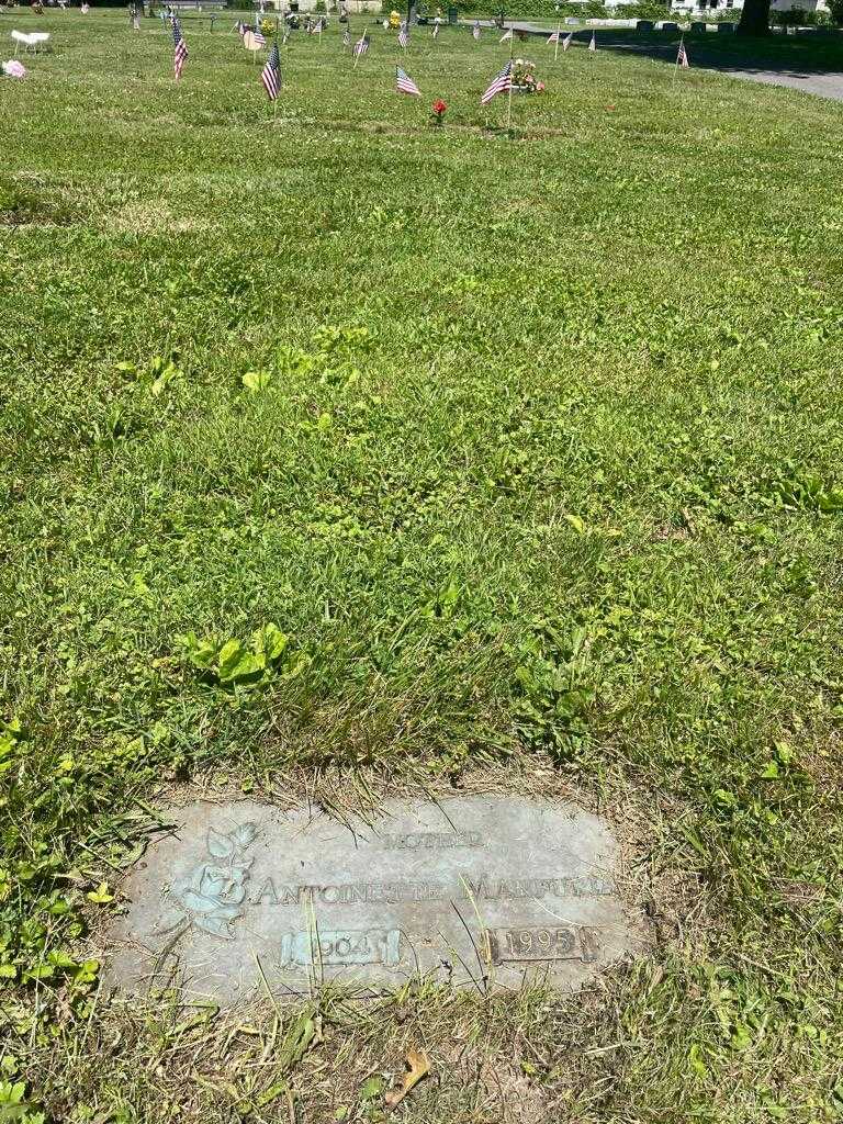 Antoinette Manfuria's grave. Photo 2