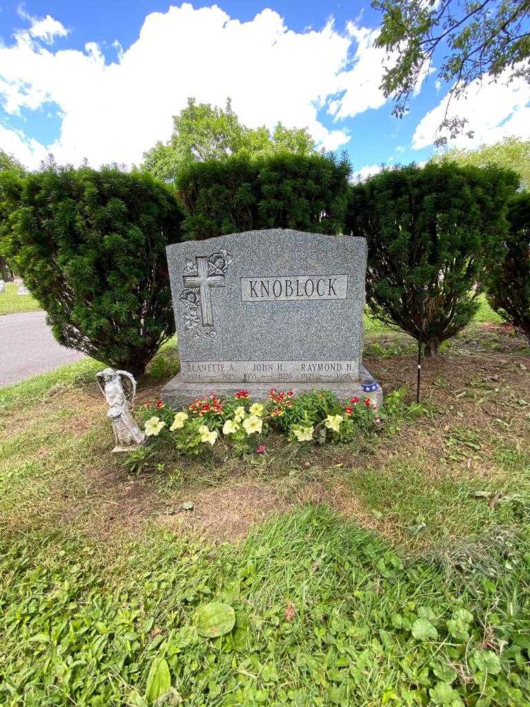 John H. Knoblock's grave. Photo 1