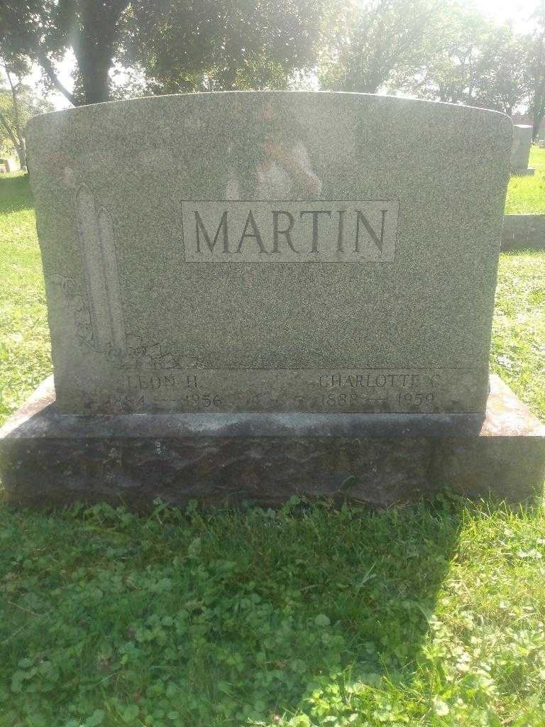 Leon H. Martin's grave. Photo 2
