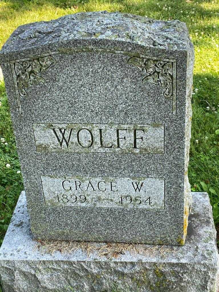 Grace W. Wolff's grave. Photo 3