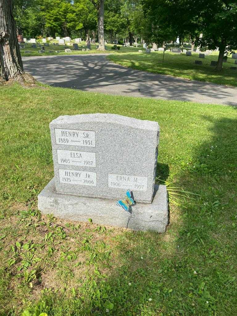 Henry Heck Junior's grave. Photo 2