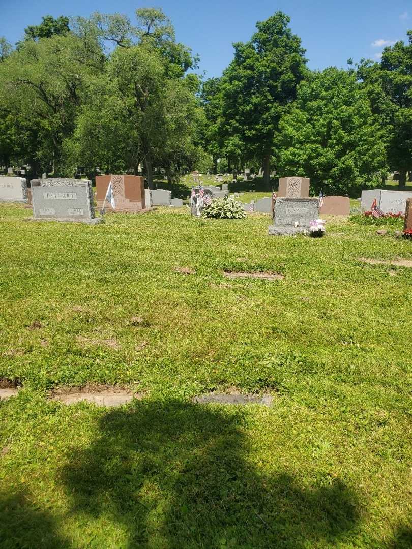 Doris B. Peck's grave. Photo 2