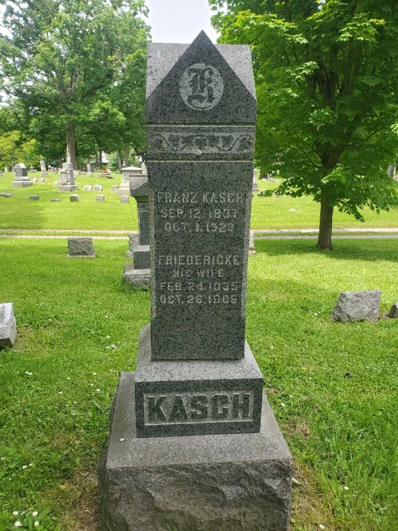 Franz "Frank" Kasch's grave. Photo 3